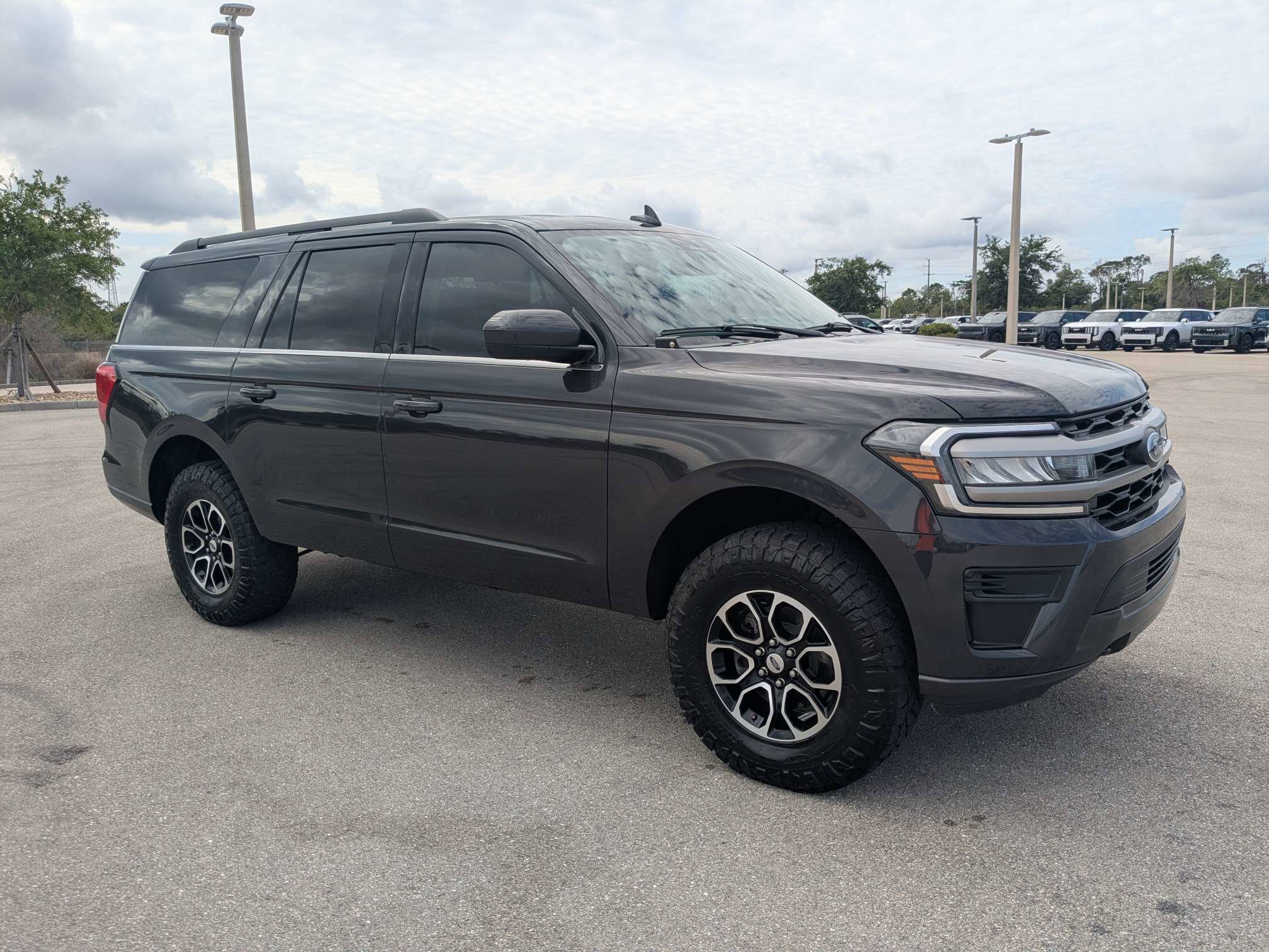 Used 2024 Ford Expedition Max XLT AWD/4WD image 2