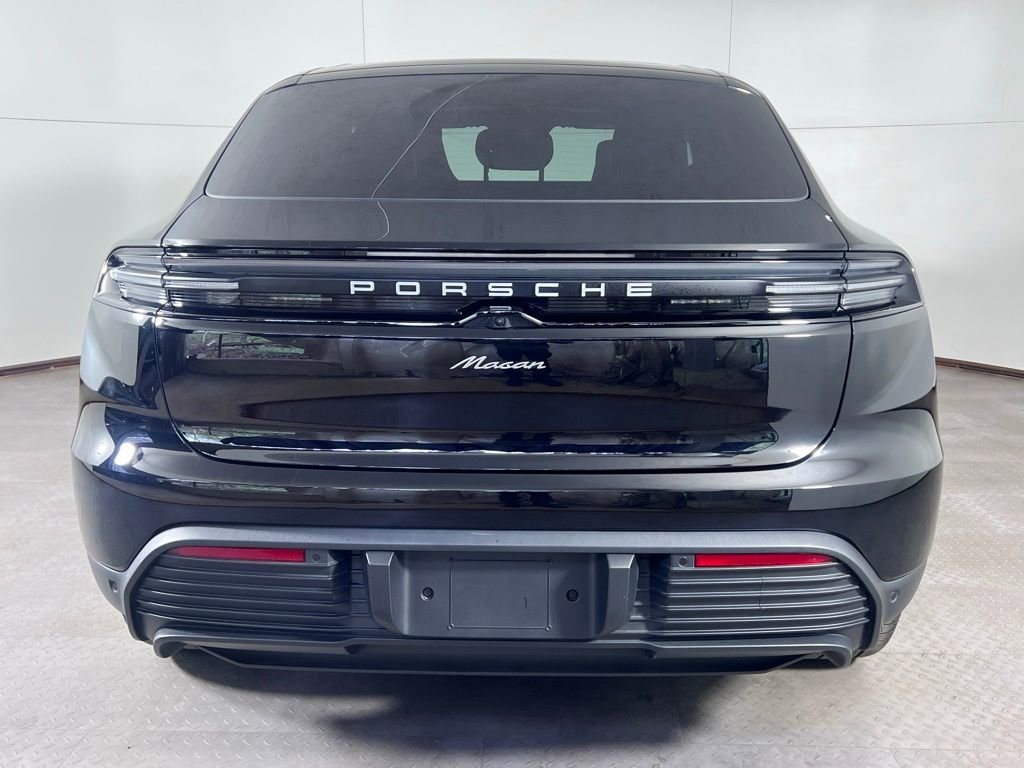 Certified 2025 Porsche Macan Electric image 6