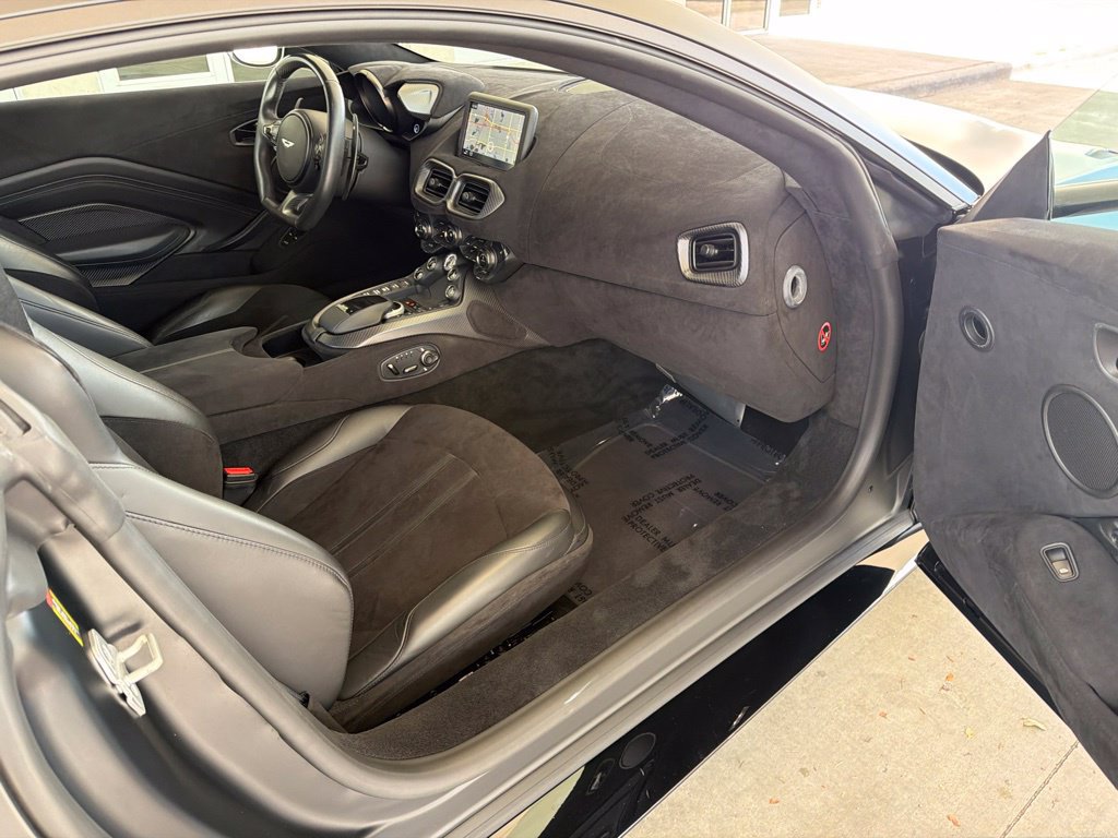 Used 2021 Aston Martin V8 Vantage Coupe RWD image 25