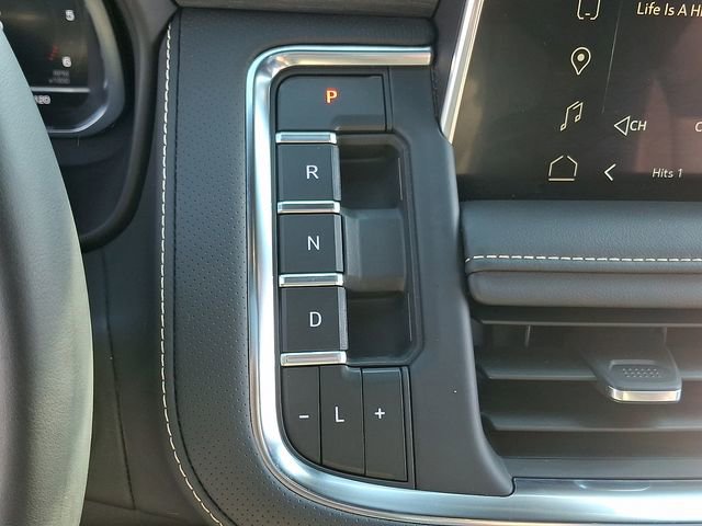 Used 2023 GMC Yukon SLT w/ SLT Premium Package image 16