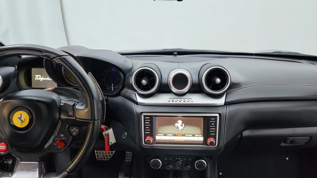 Used 2018 Ferrari California T image 25