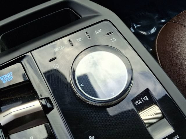 Used 2023 BMW iX xDrive50 w/ Sport Package AWD/4WD image 29