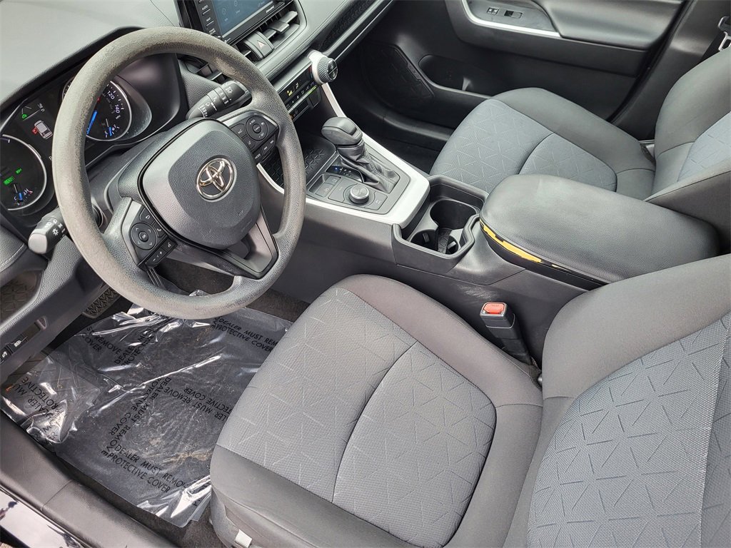 Used 2020 Toyota RAV4 XLE image 19