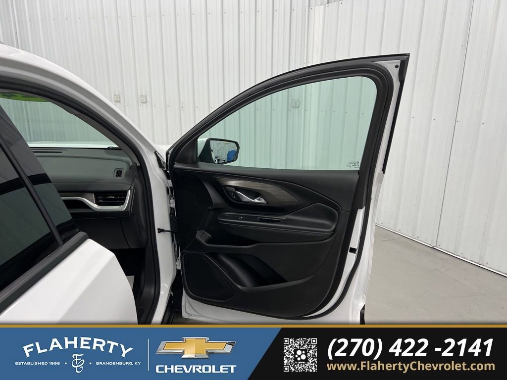 Used 2024 GMC Terrain SLT AWD/4WD image 17
