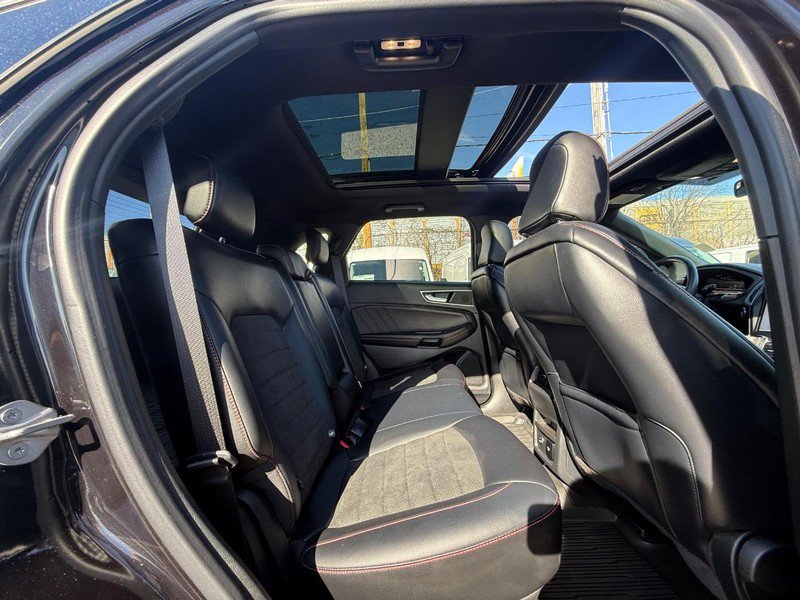 Certified 2022 Ford Edge ST-Line w/ Class II Trailer Tow Package image 15