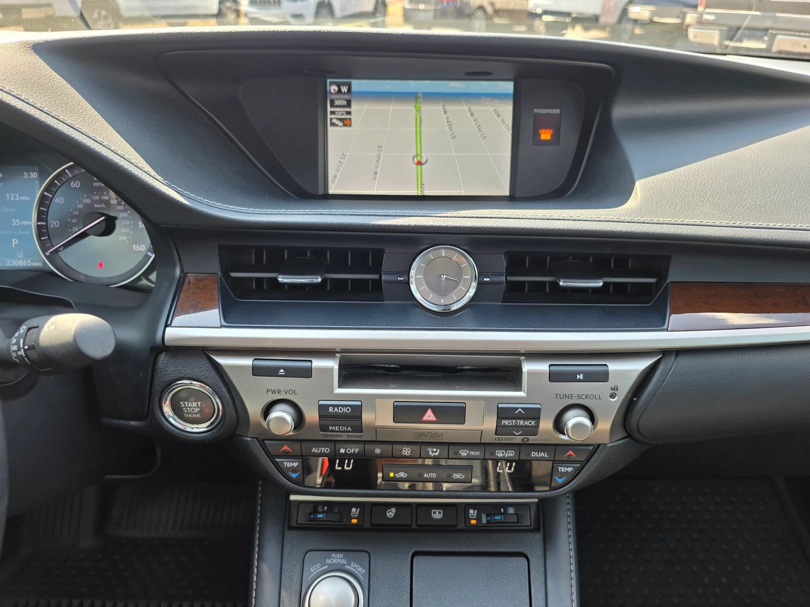 Used 2018 Lexus ES 350 w/ Ultra Luxury Package FWD image 16