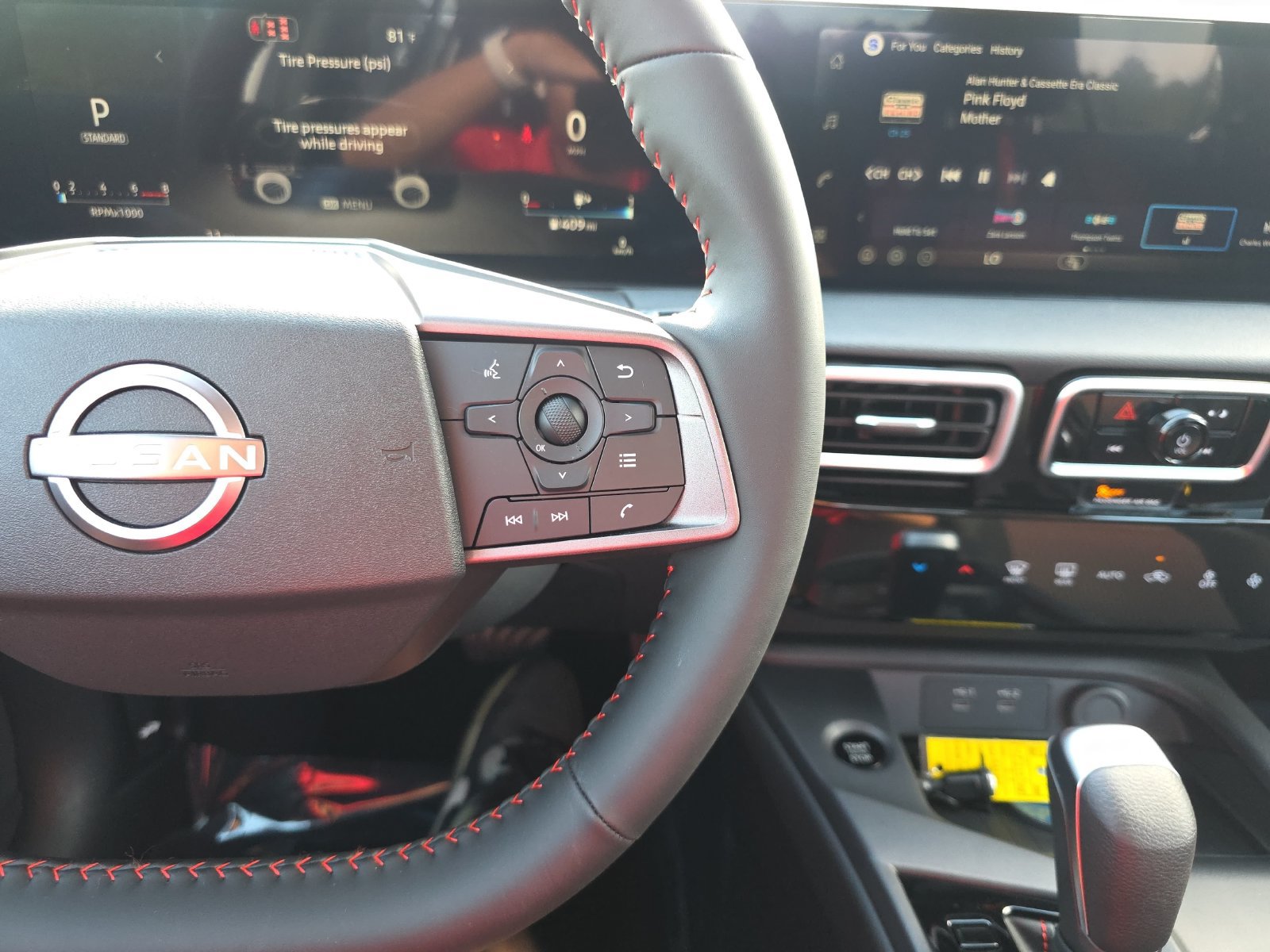 New 2027 Nissan Sentra SR w/ Floor Mat Package FWD image 18