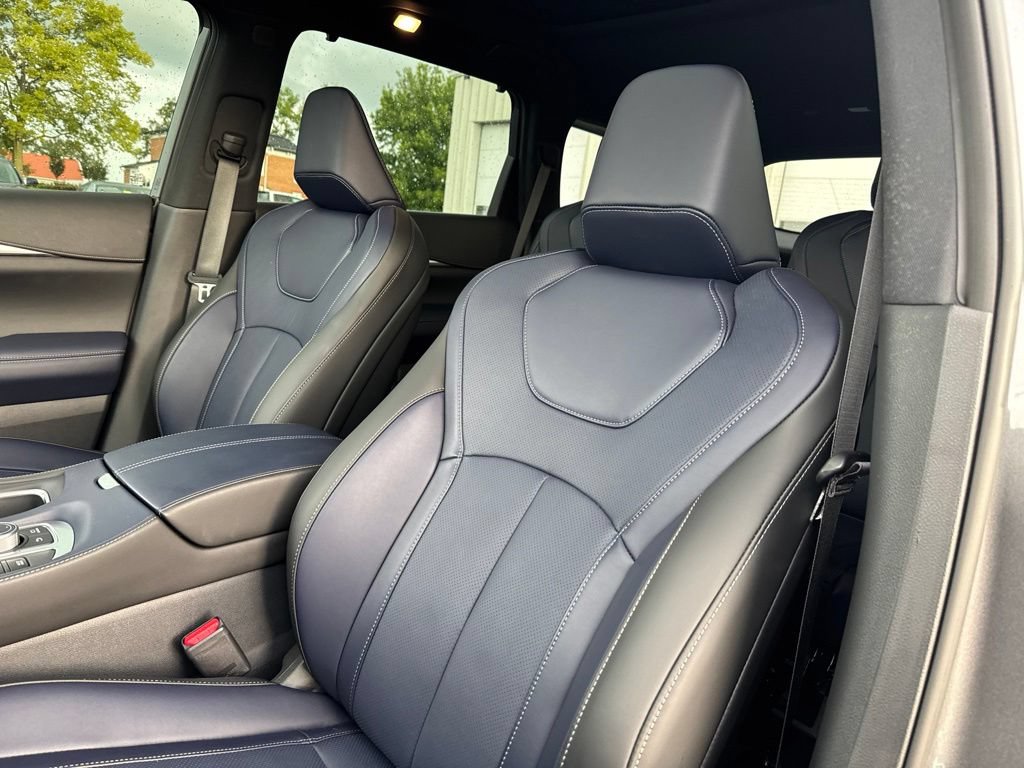 Used 2026 INFINITI QX60 Sport AWD/4WD image 30