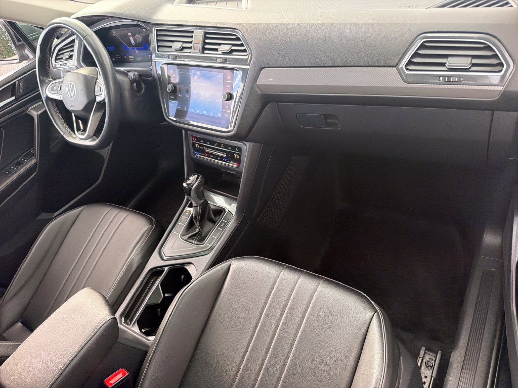 Certified 2023 Volkswagen Tiguan SE w/ Panoramic Sunroof Package FWD image 27