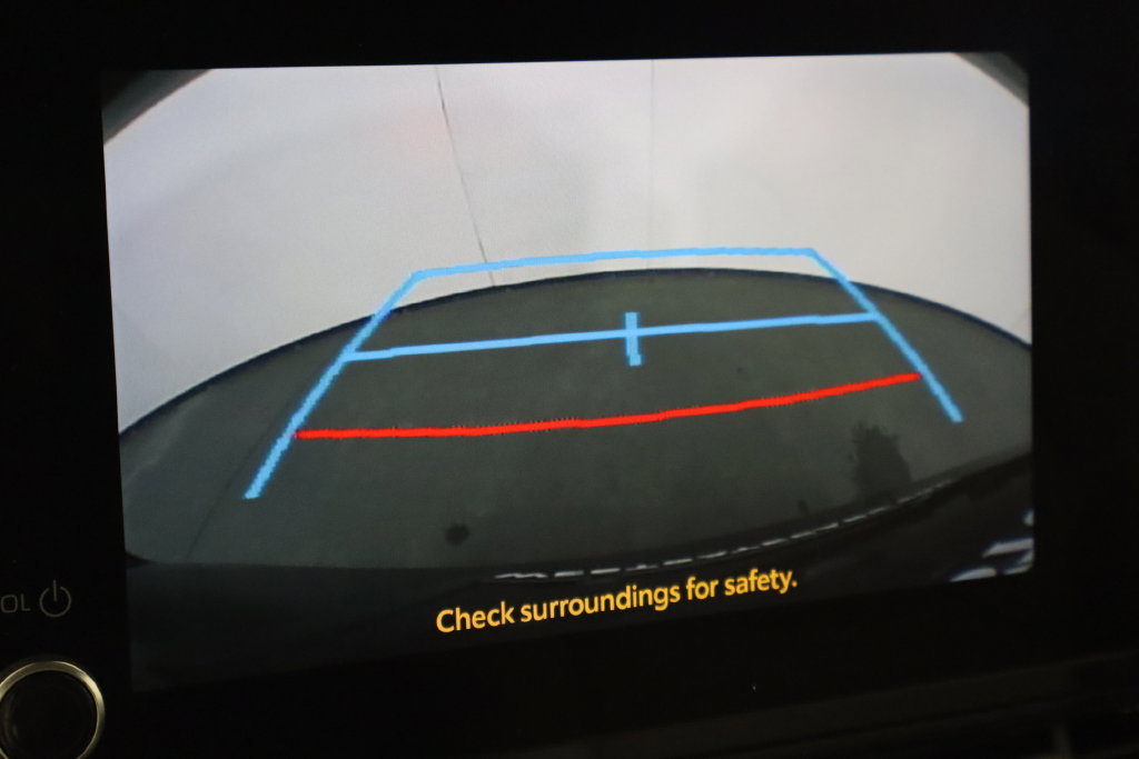 Used 2025 Toyota Sienna LE FWD image 30
