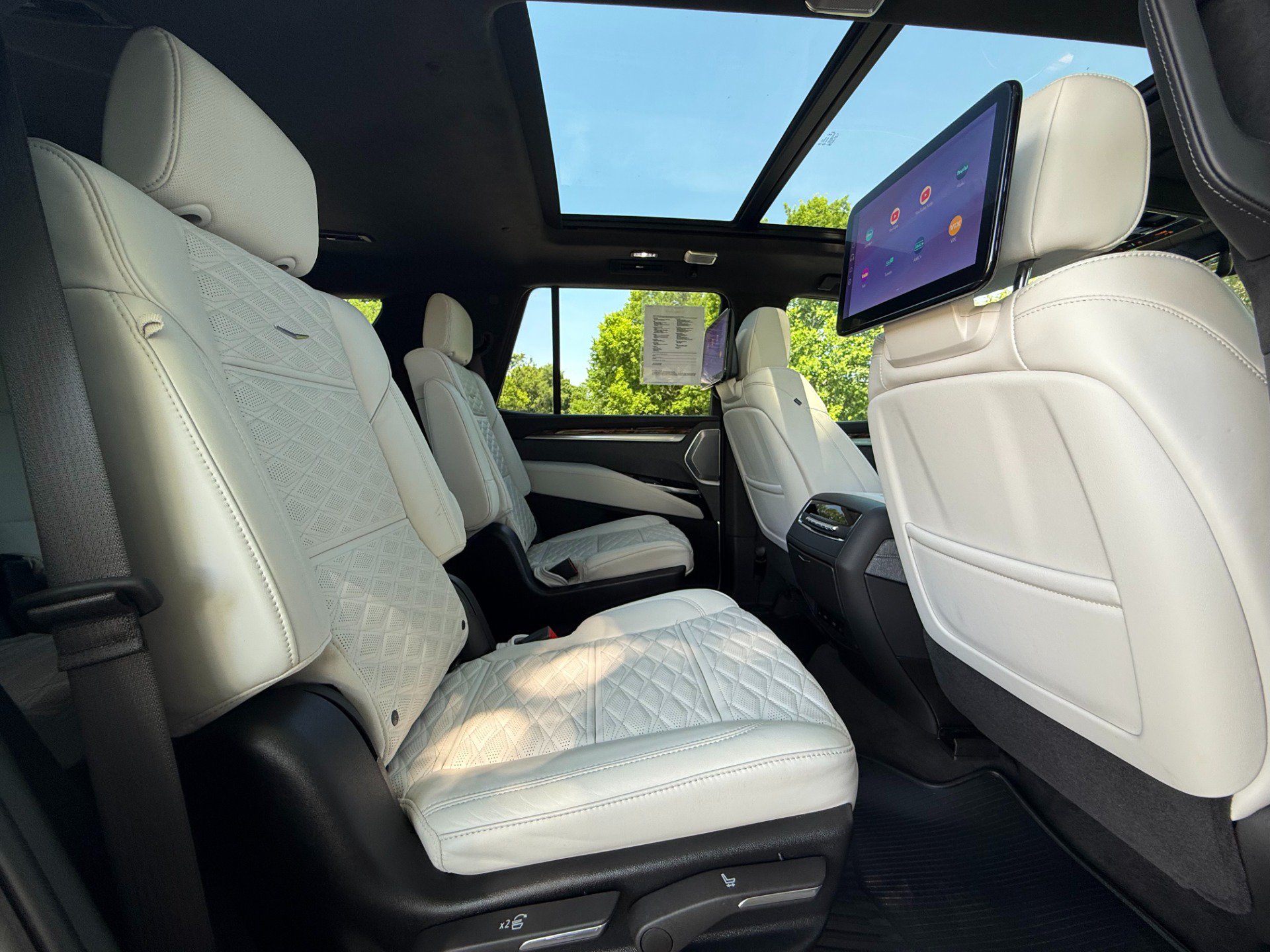 Used 2026 Cadillac Escalade Platinum Luxury RWD image 21