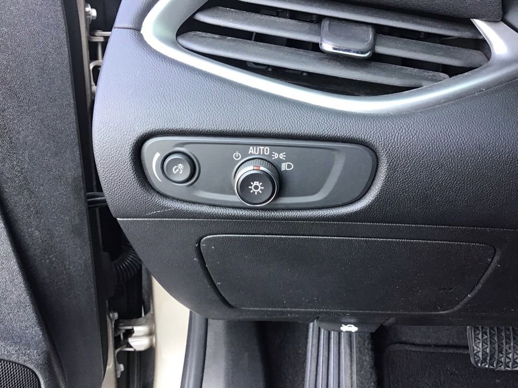 Used 2022 Chevrolet Malibu RS image 17