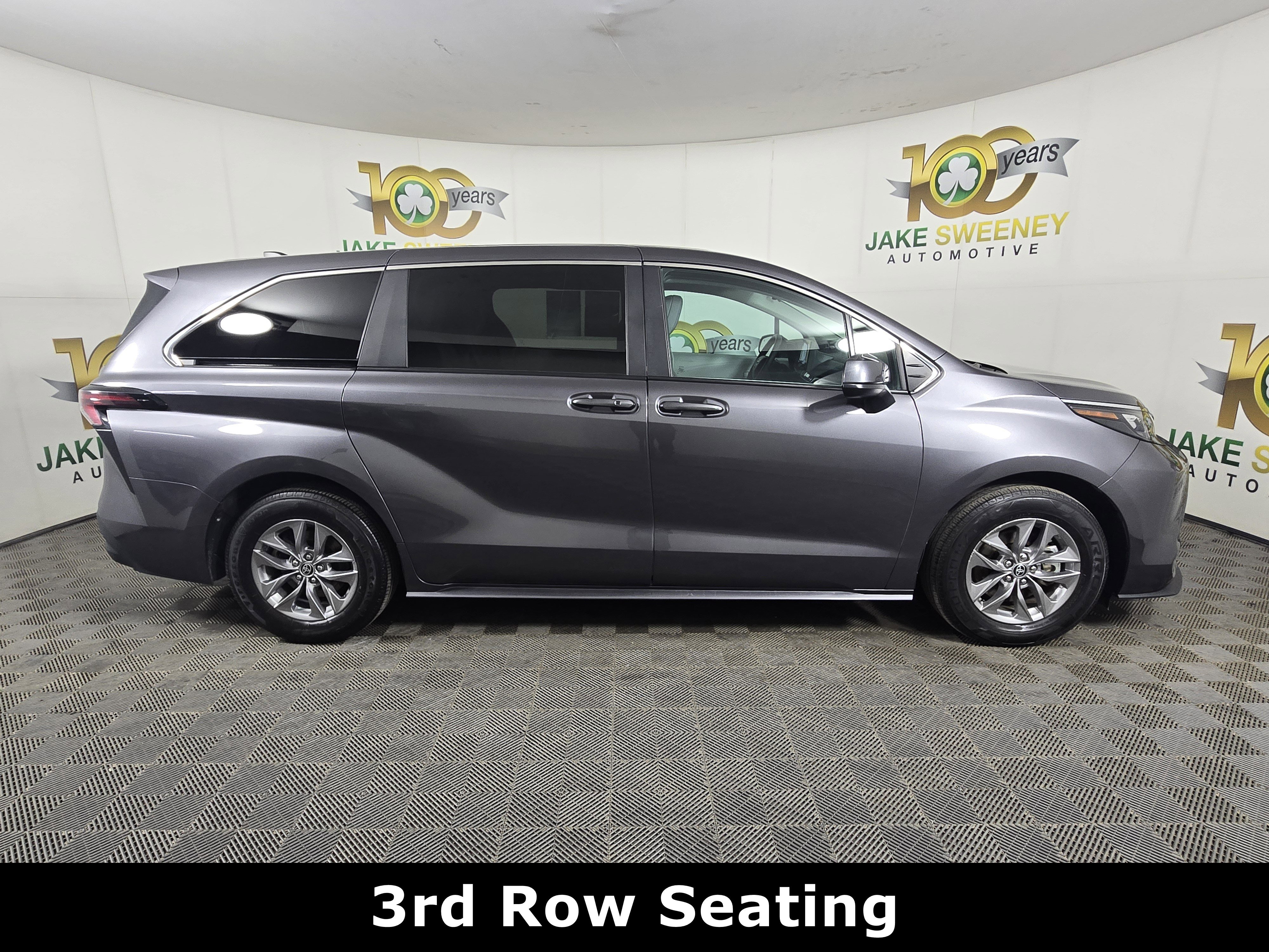 Used 2025 Toyota Sienna LE image 10