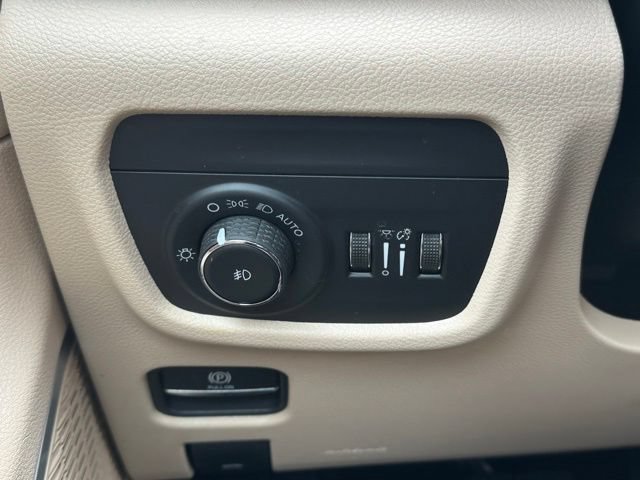New 2026 Jeep Grand Cherokee L Limited AWD/4WD image 16