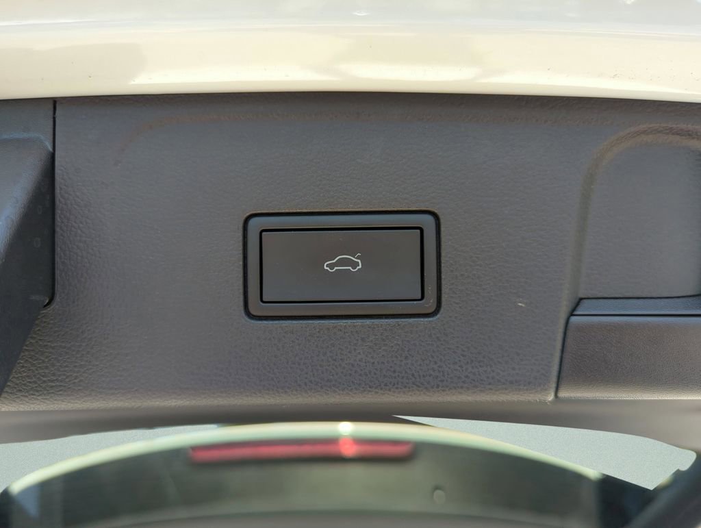 Used 2024 Volkswagen Atlas SEL Premium R-Line image 21