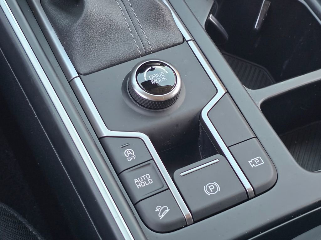 Certified 2025 Kia Sorento LX image 19
