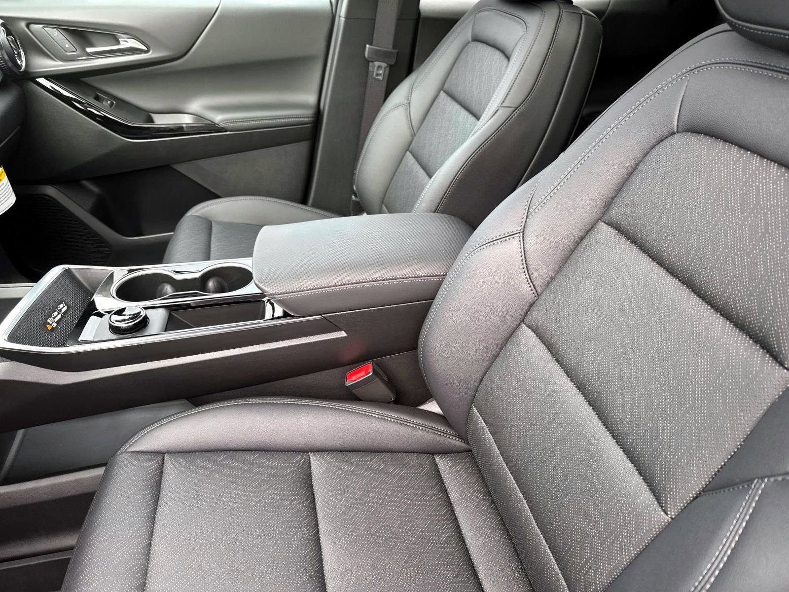 New 2026 Chevrolet Equinox LT w/ Convenience Package II image 17