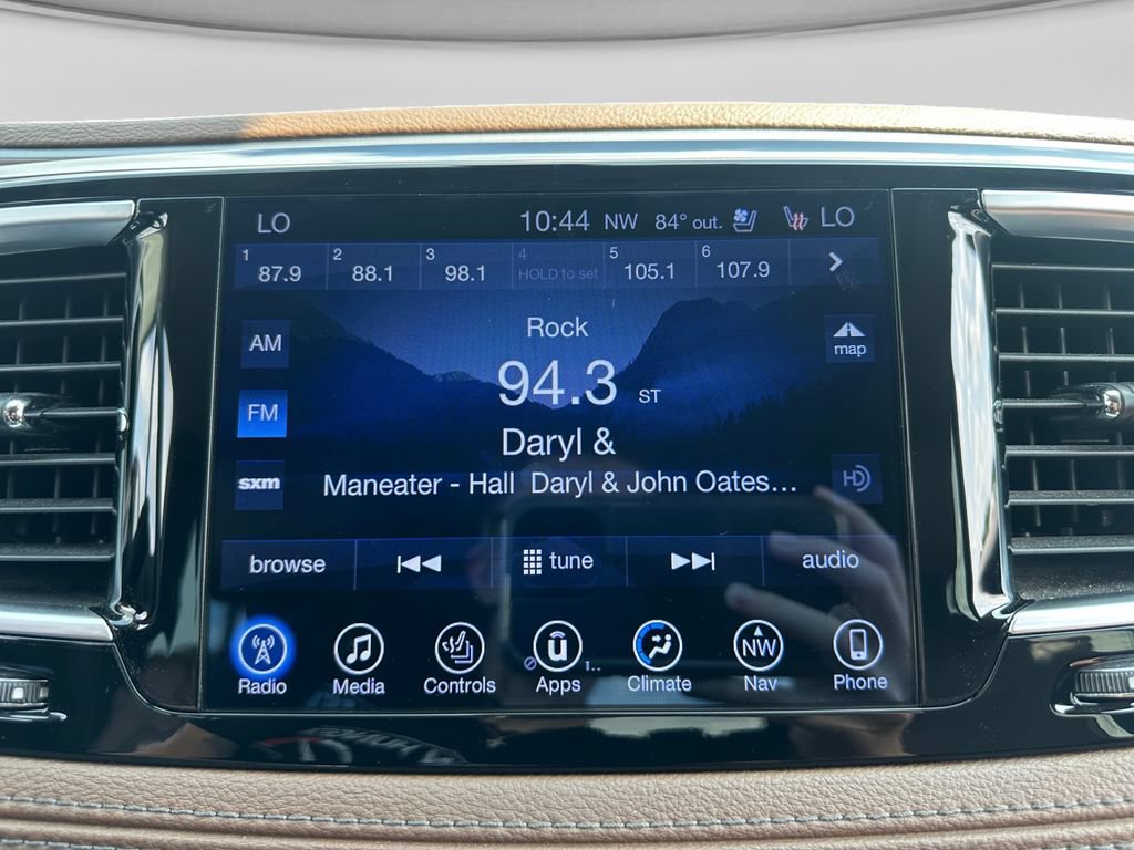 Used 2017 Chrysler Pacifica Limited w/ UConnect Theater Package FWD image 20