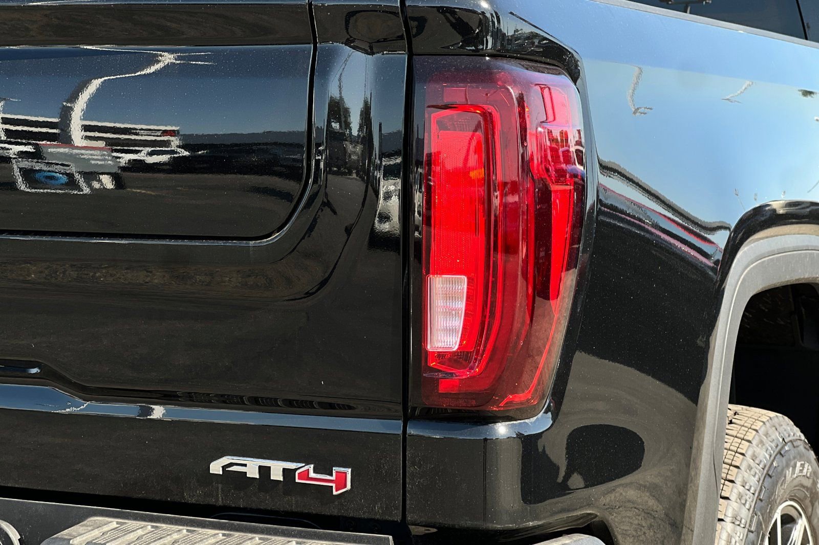 New 2026 GMC Sierra 1500 AT4 w/ AT4 Premium Package AWD/4WD image 7
