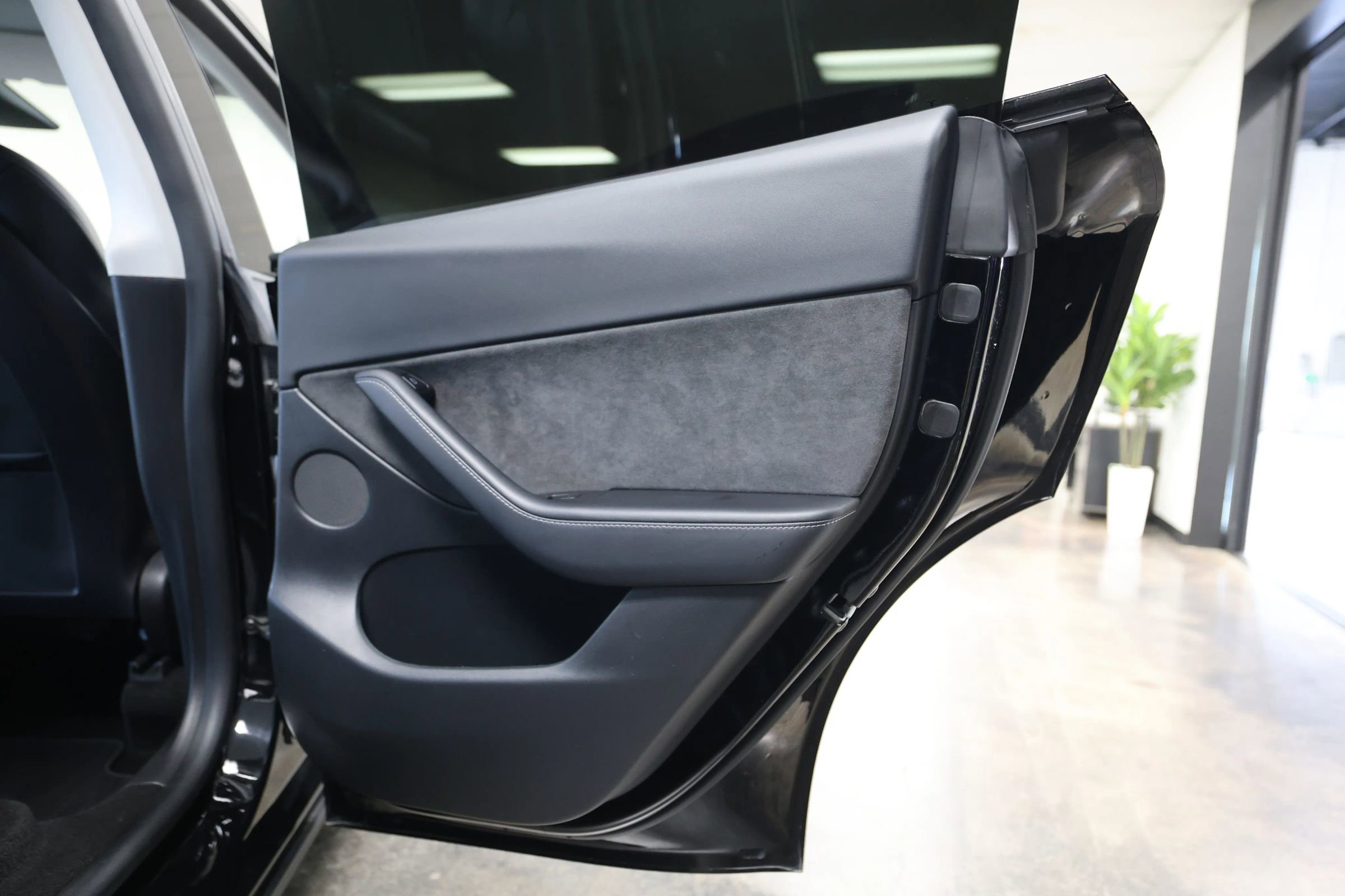 Used 2021 Tesla Model Y Long Range image 43