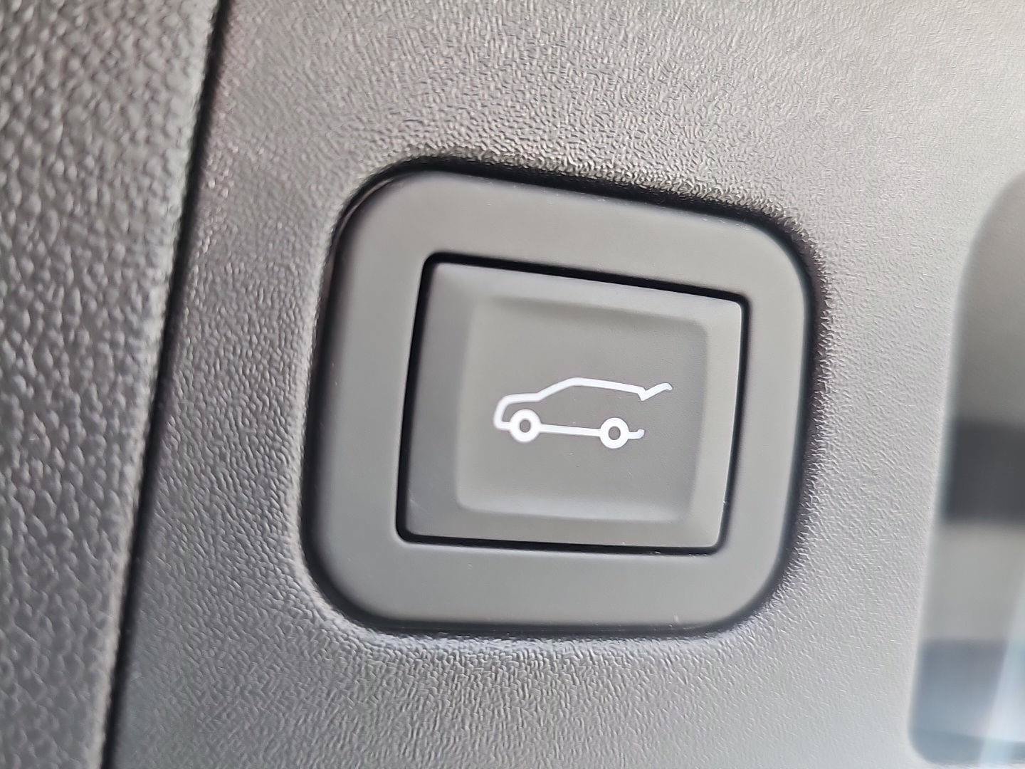 Used 2025 Cadillac XT5 Premium Luxury w/ LPO, Floor Liner Package AWD/4WD image 33