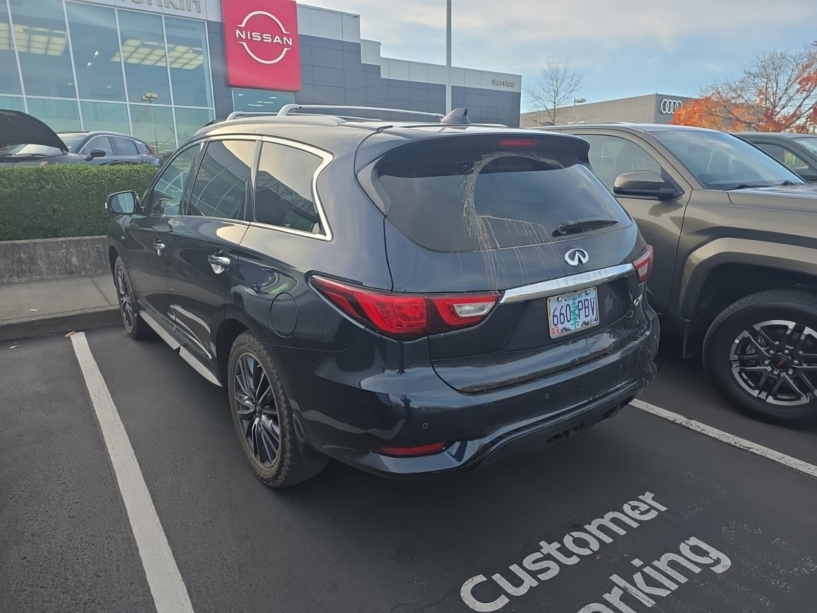 Used 2016 INFINITI QX60 Luxe w/ Deluxe Technology Package AWD/4WD image 3