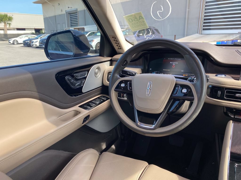 Used 2022 Lincoln Aviator Reserve w/ Equipment Group 201A AWD/4WD image 3