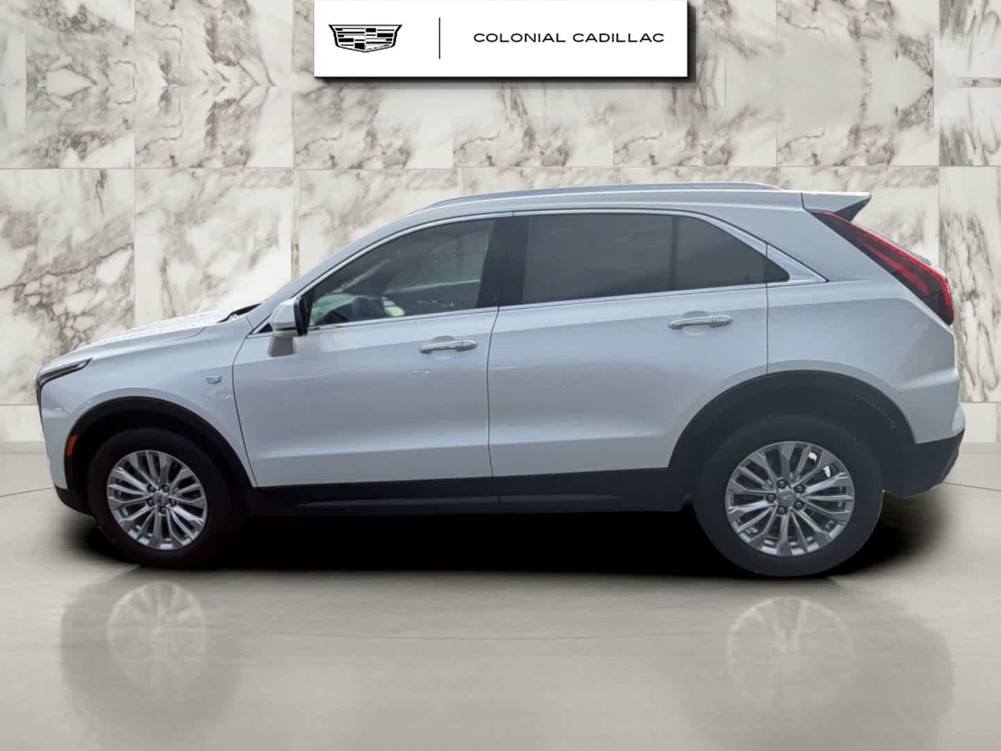 Used 2024 Cadillac XT4 Luxury w/ Cold Weather Package AWD/4WD image 2