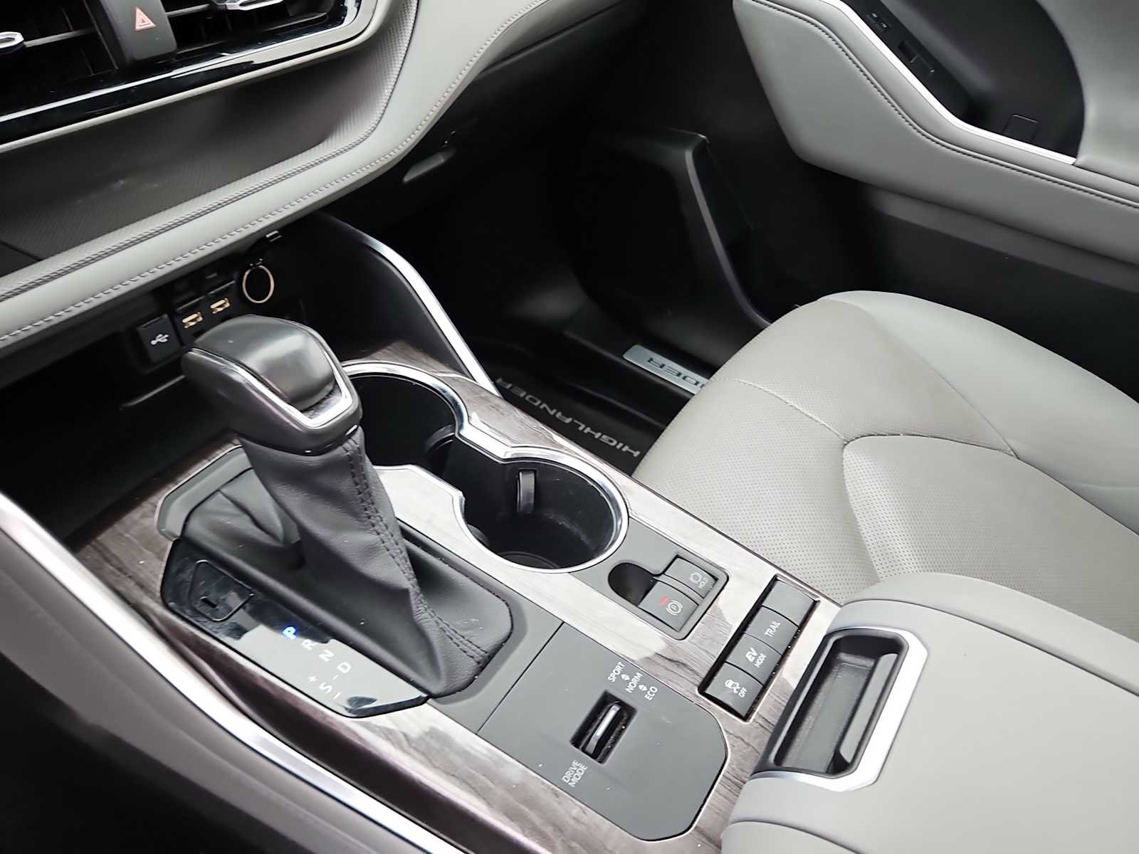 Used 2021 Toyota Highlander Limited image 20