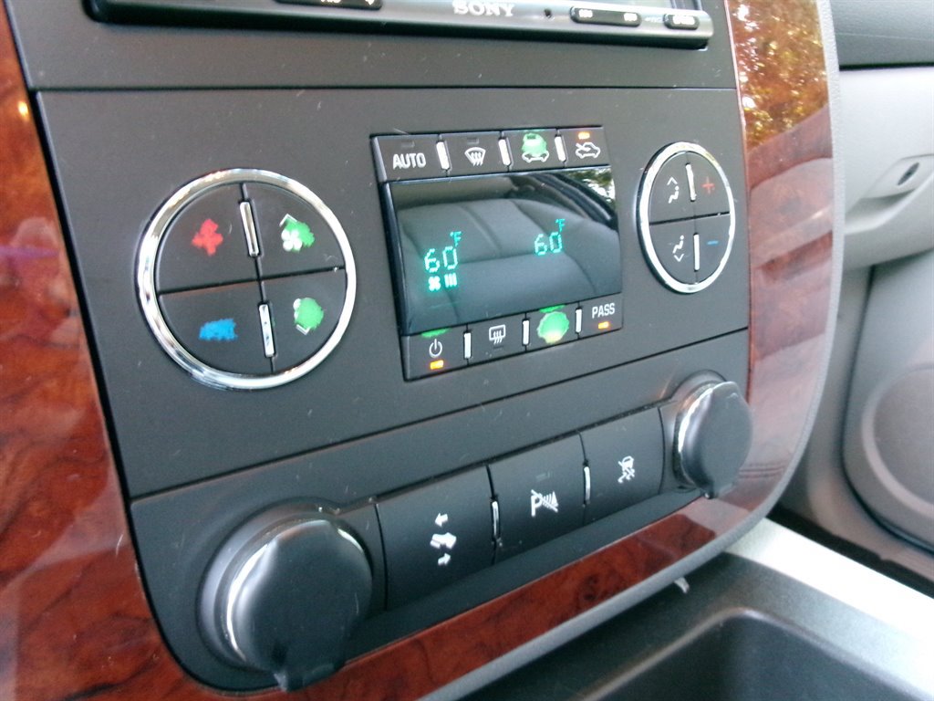 Used 2011 Chevrolet Avalanche LT RWD image 39