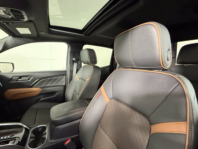 Used 2025 GMC Canyon AT4 w/ Technology Plus Package AWD/4WD image 15