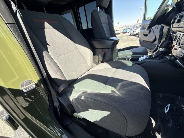 Used 2024 Jeep Wrangler Unlimited Rubicon w/ Technology Group image 27