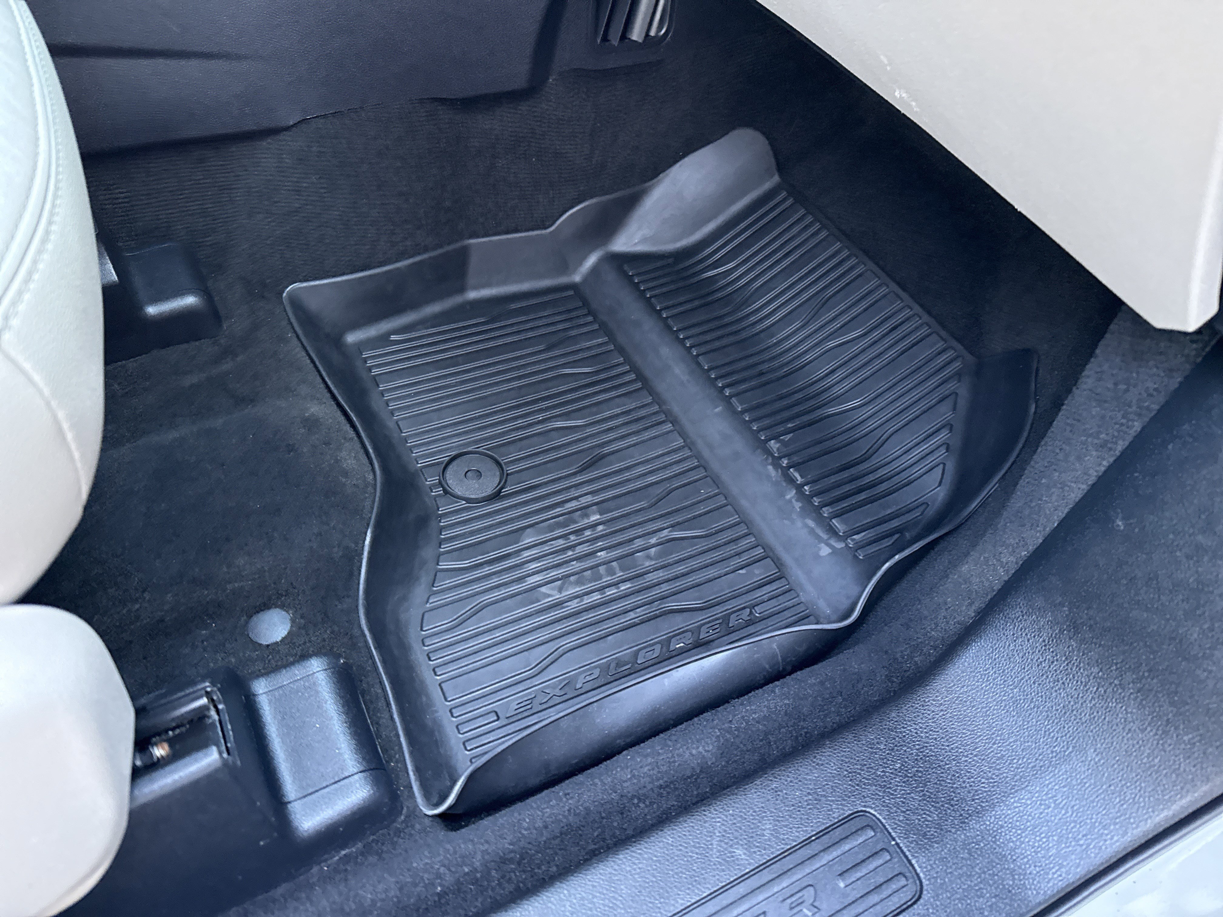 Used 2018 Ford Explorer XLT w/ Equipment Group 202A image 39