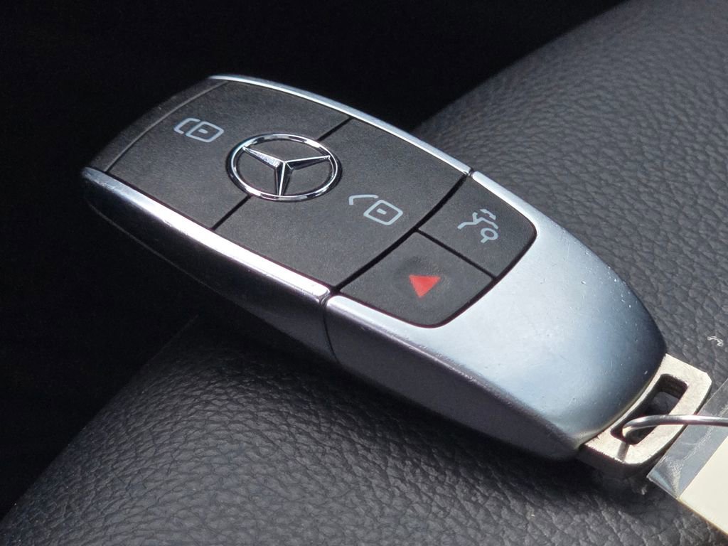 Used 2021 Mercedes-Benz CLA 250 4MATIC image 36