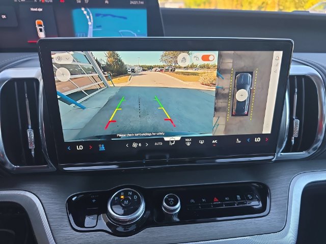 Used 2025 Ford Expedition Platinum w/ Driver's Package AWD/4WD image 25