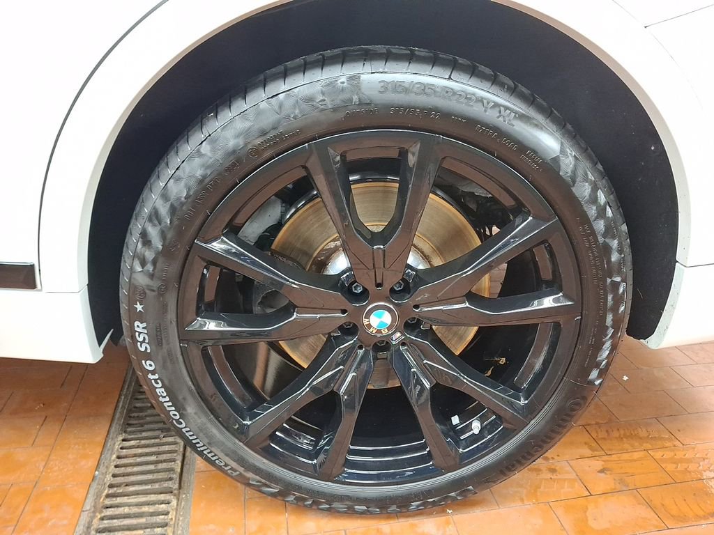 Used 2025 BMW X7 M60i image 7