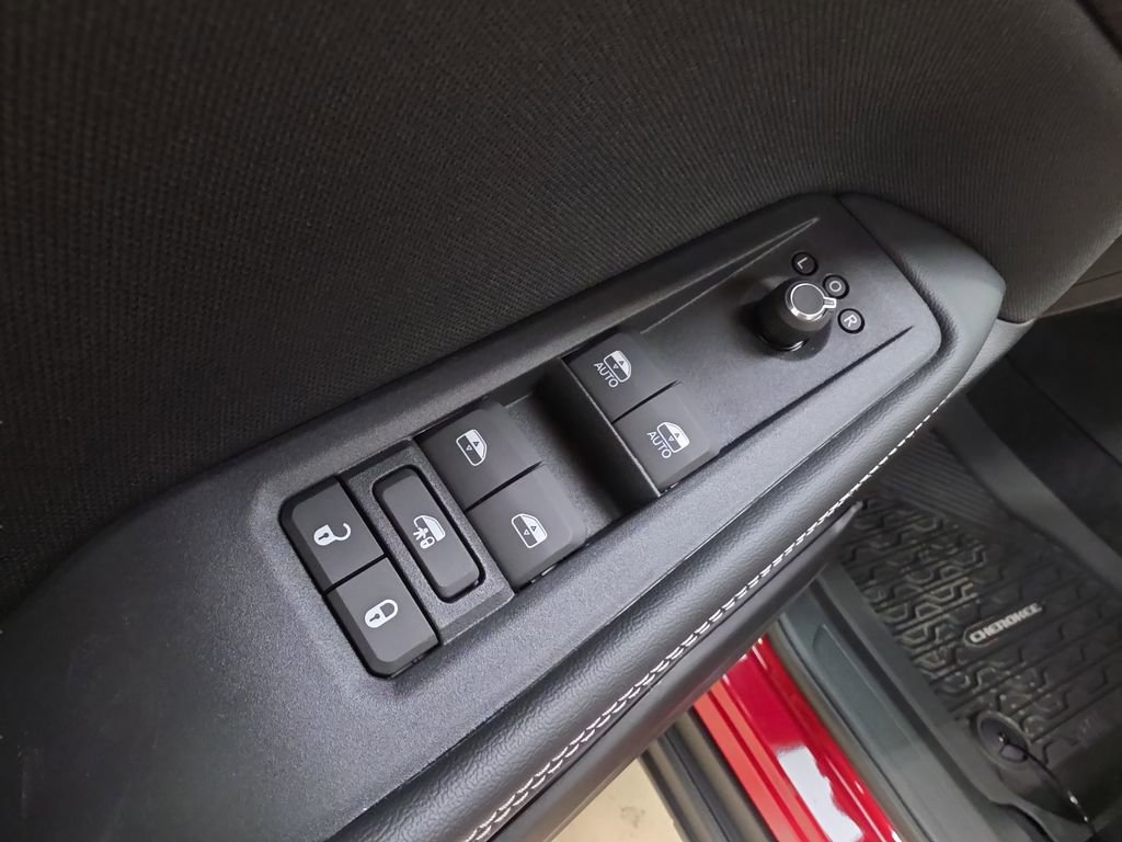 New 2026 Jeep Cherokee Laredo image 15