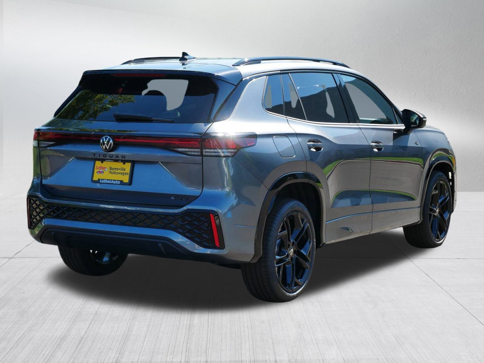 New 2025 Volkswagen Tiguan SE R-Line image 4