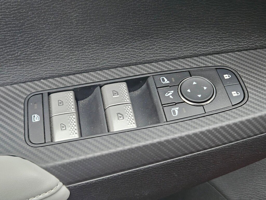 Used 2023 Mitsubishi Outlander SEL image 17