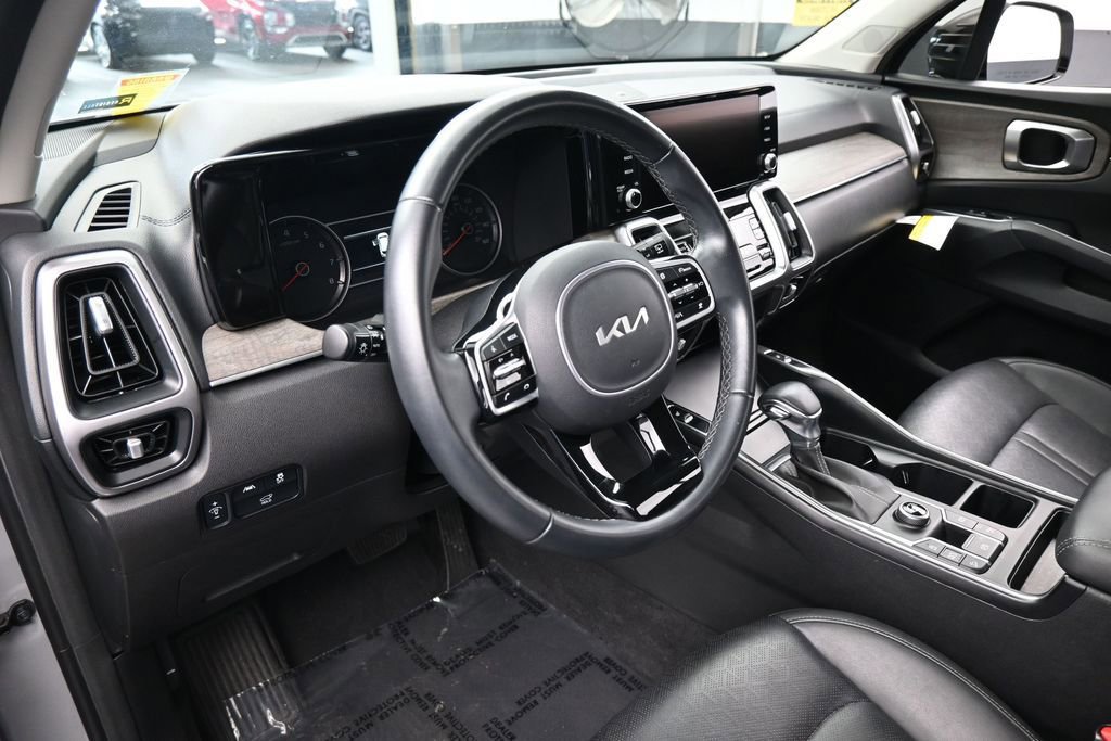 Used 2023 Kia Sorento EX FWD image 10