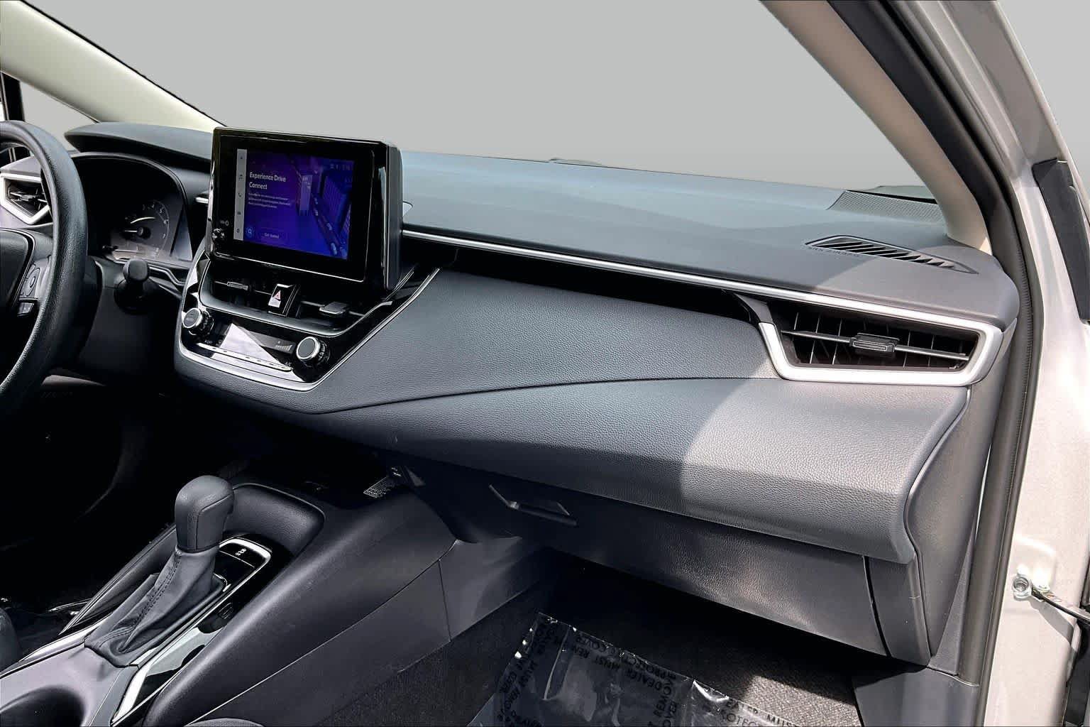 Used 2025 Toyota Corolla LE w/ LE Premium Package FWD image 18
