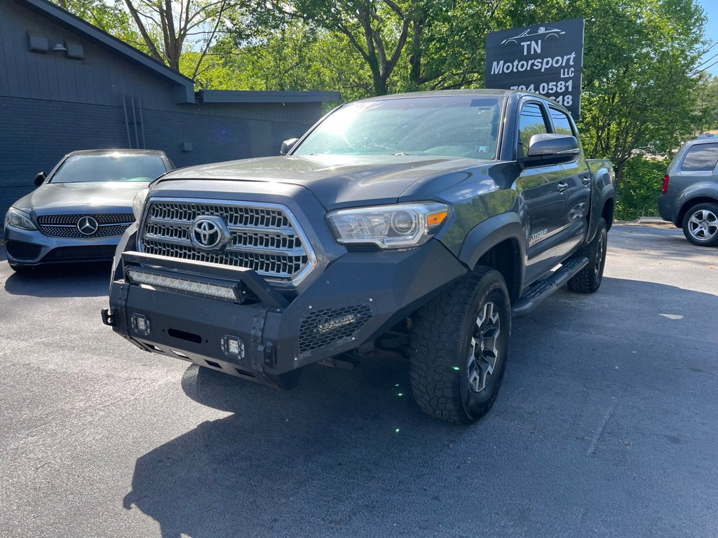 Used 2017 Toyota Tacoma TRD Off-Road image 18