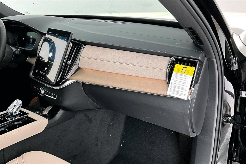 New 2026 Volvo XC90 B5 Core AWD/4WD image 13