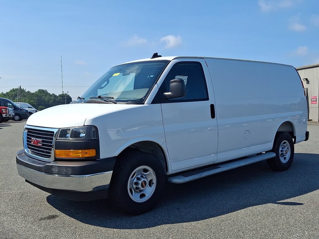 Used 2025 GMC Savana 2500 w/ Driver Convenience Package RWD image 3