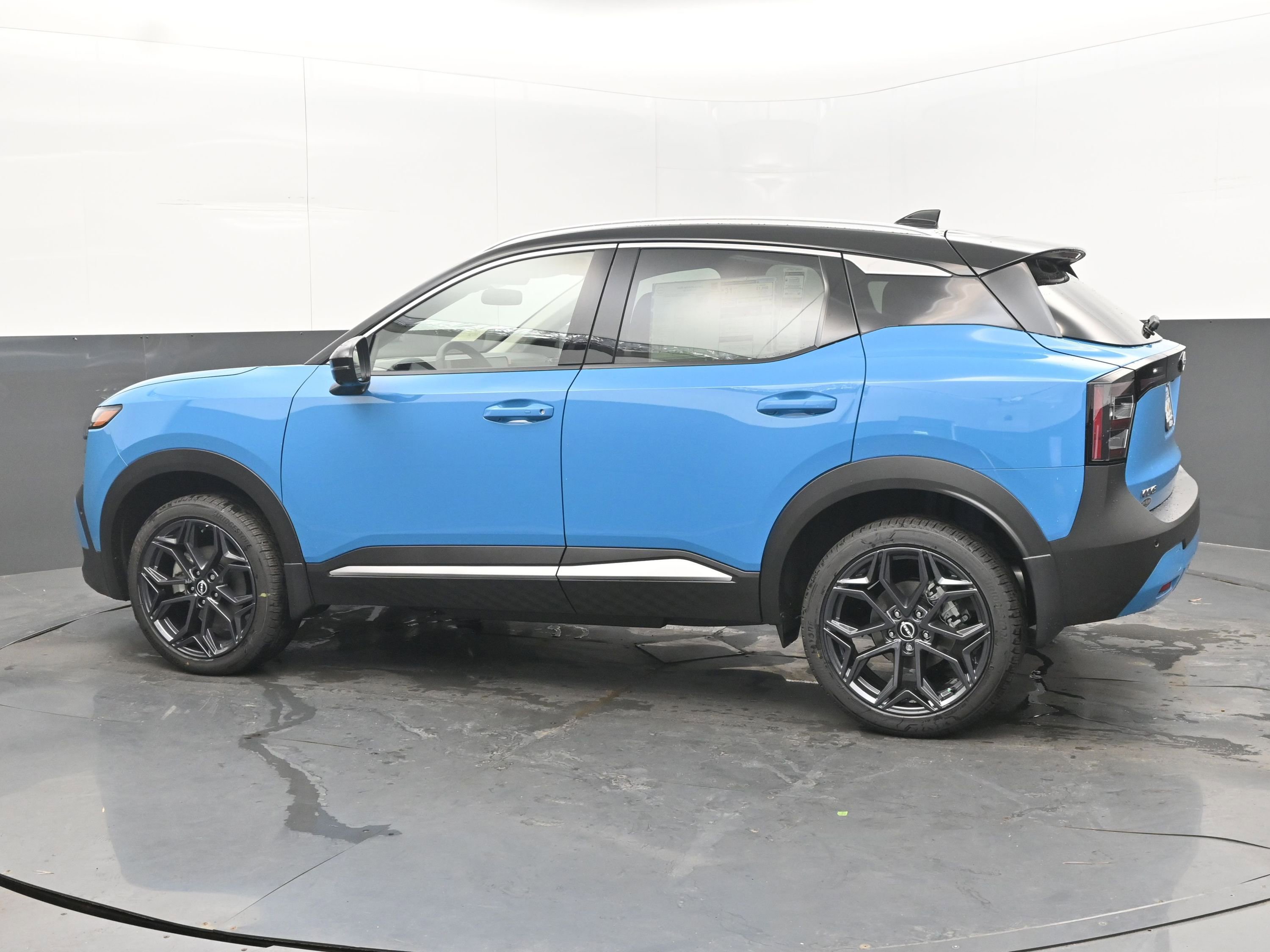 Certified 2025 Nissan Kicks SR image 5