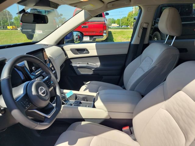 Used 2025 Nissan Pathfinder SV FWD image 12