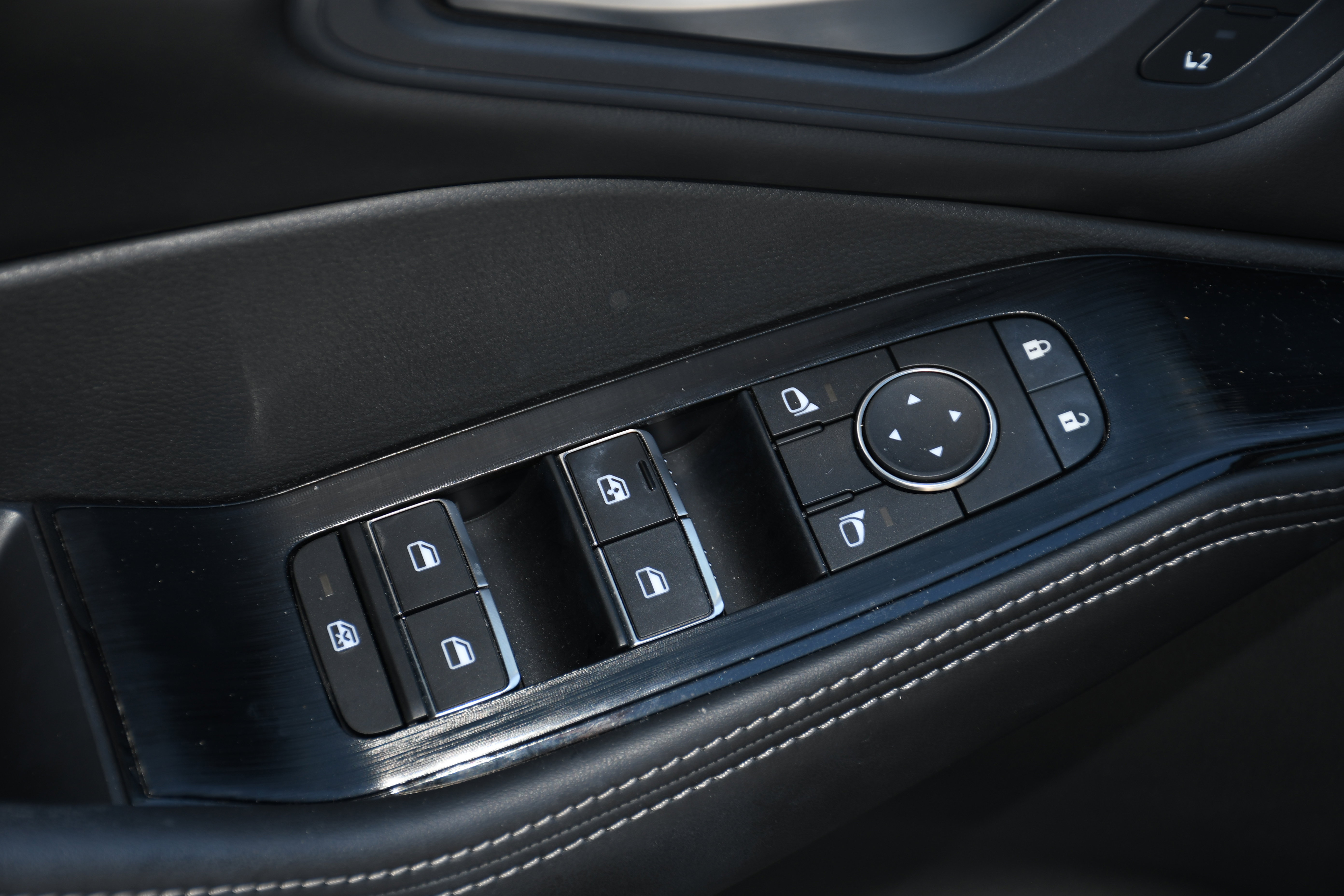 Used 2023 Nissan Rogue SL w/ SL Premium Package image 11