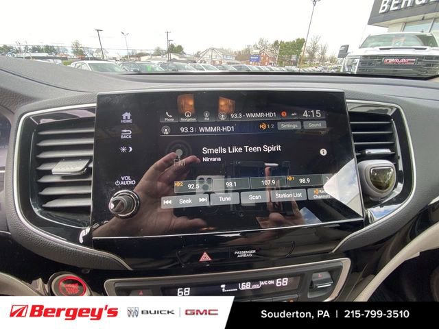 Used 2020 Honda Pilot Touring image 15