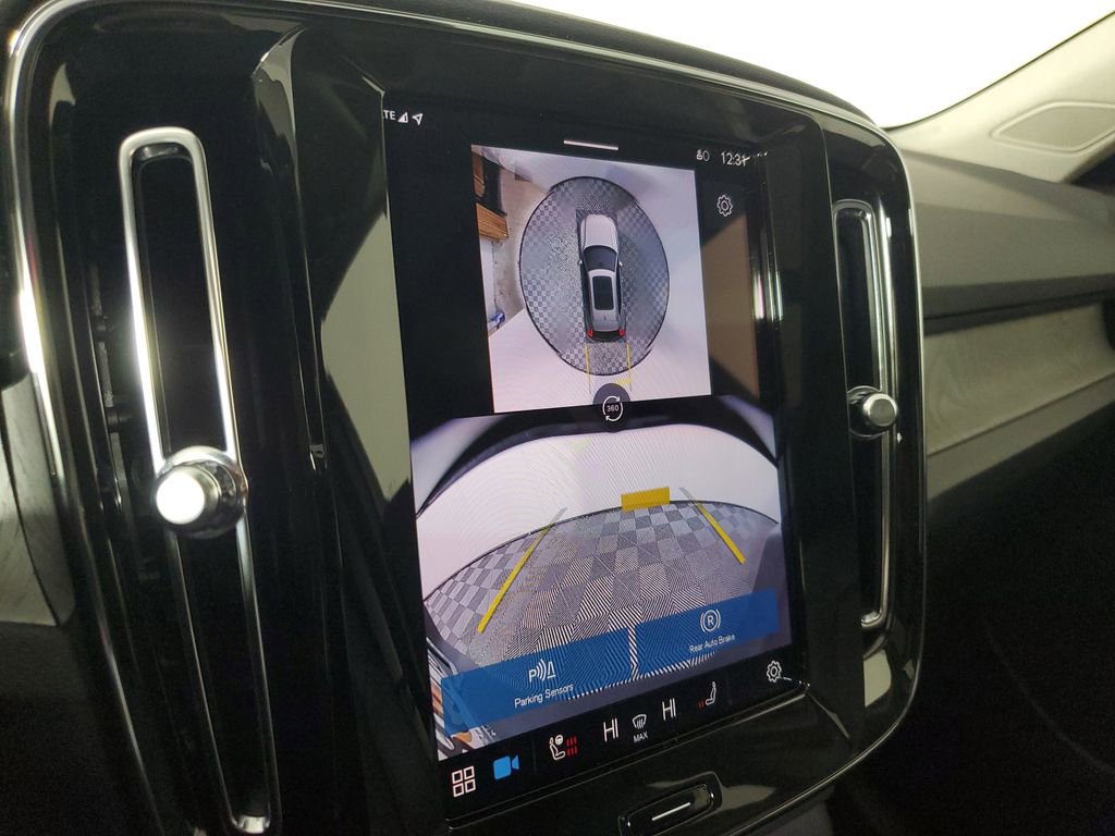 Certified 2025 Volvo XC40 B5 Plus image 32