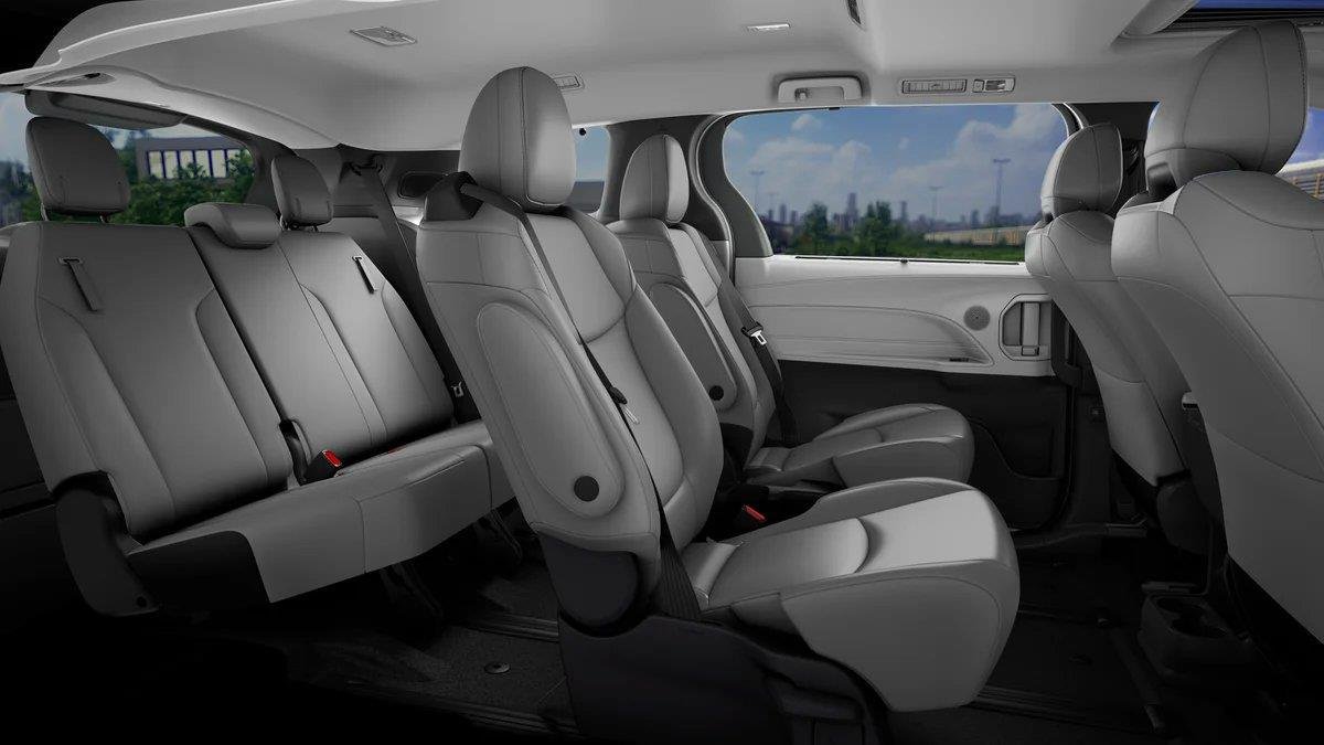 New 2026 Toyota Sienna XLE FWD image 2